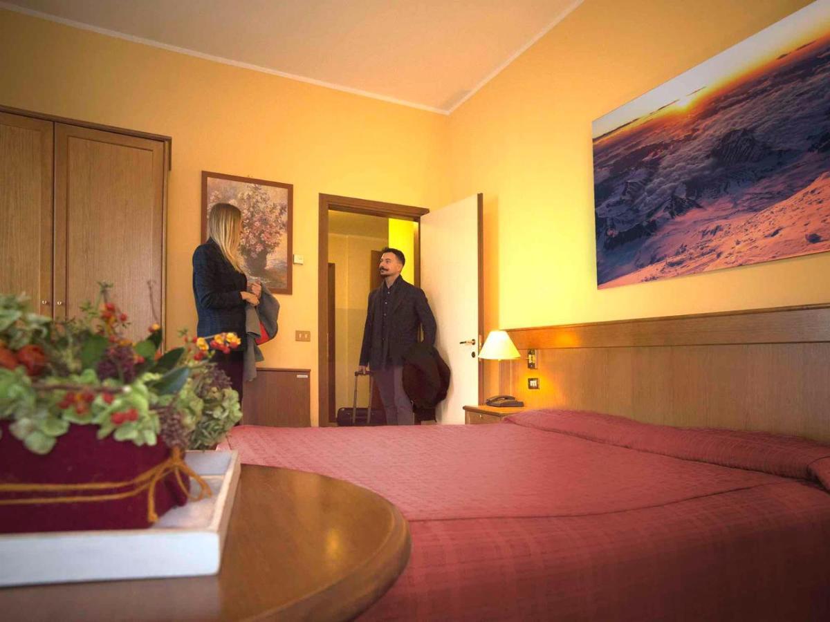 Hotel Clementi Salice Terme Buitenkant foto